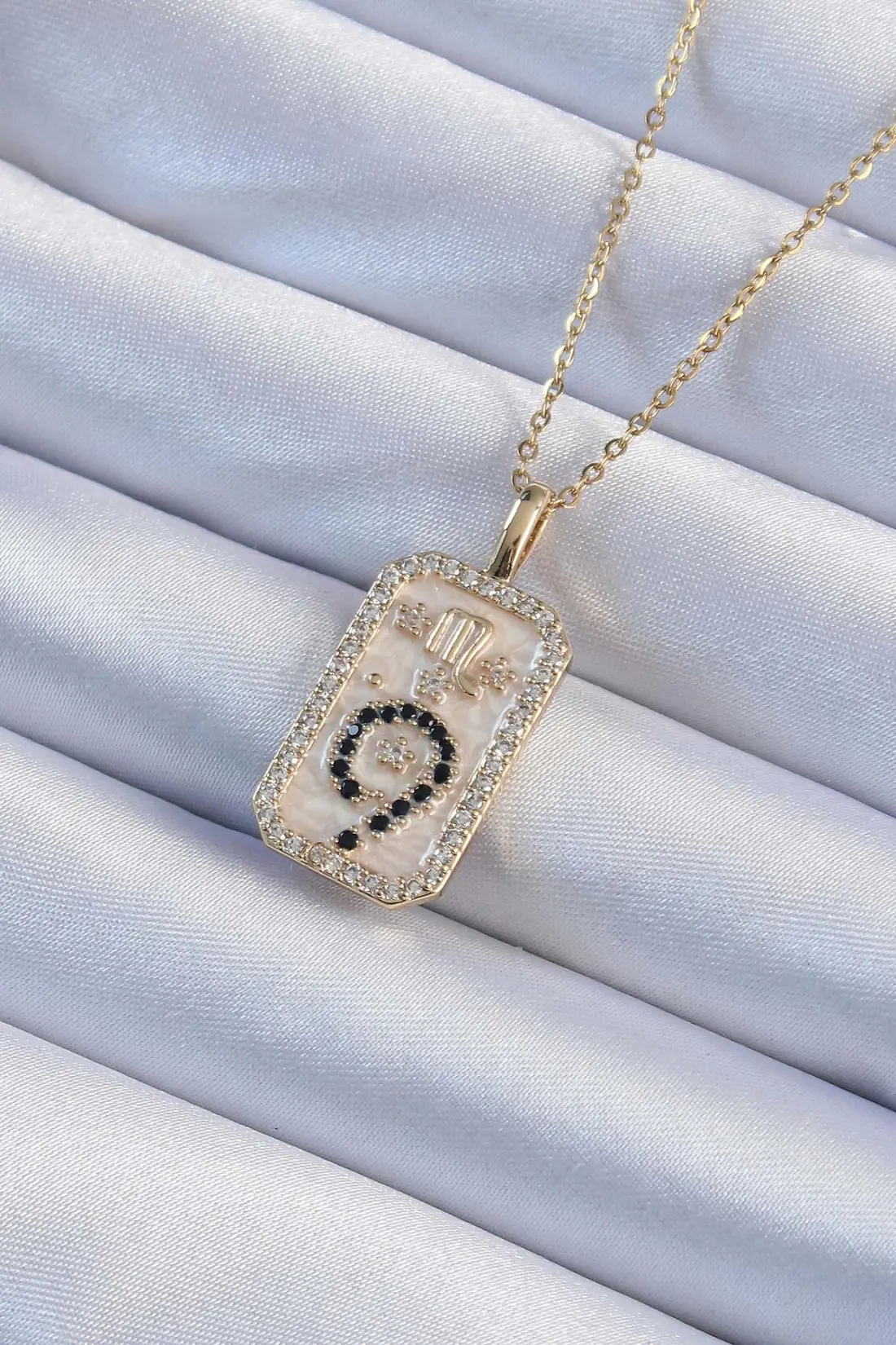 316L Çelik Zincir Gold Renk Zirkon Taşlı Minimal Papatya Figürlü Tarot Kolye