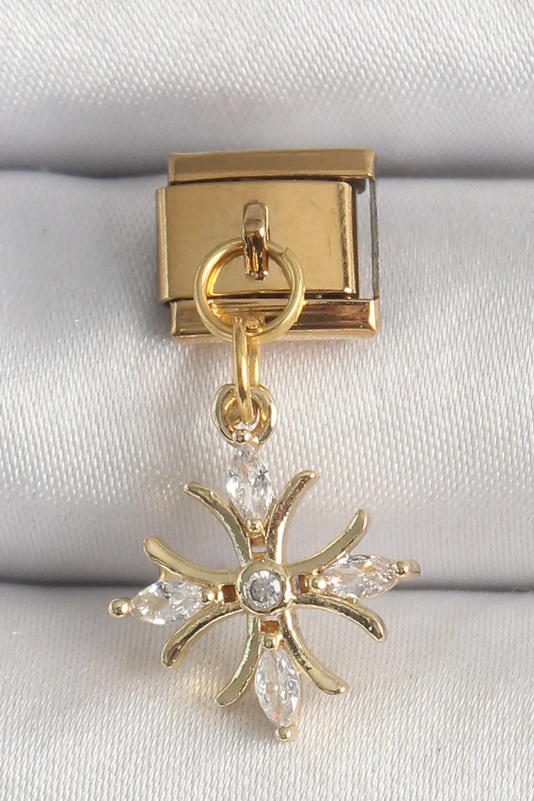 316L Çelik Gold Renk Sallantı Zirkon Taşlı Kar Tanesi Model Nomination Charm