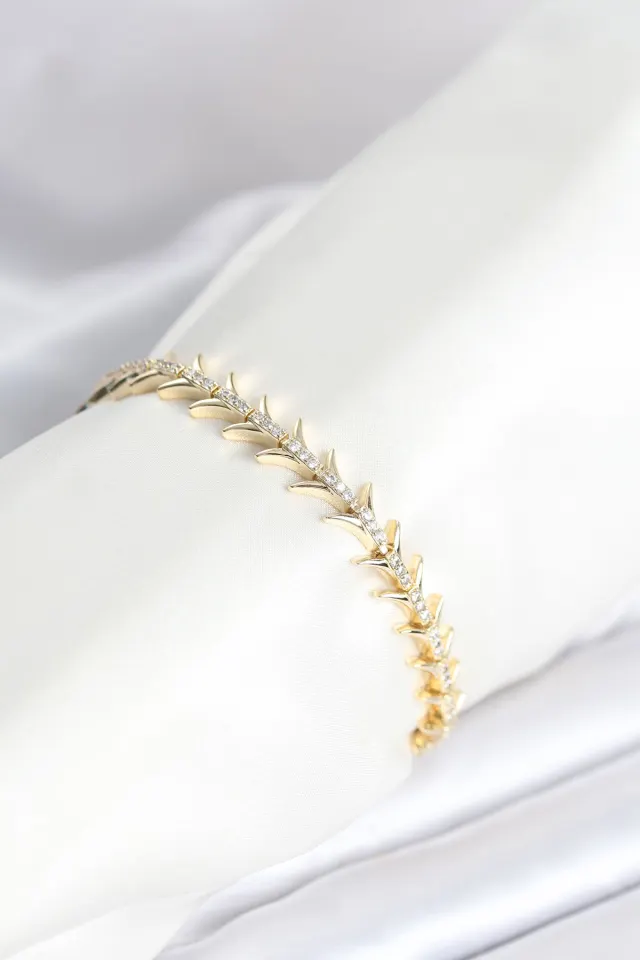 Pirinç Gold Renk Balık Sırtı Model Zirkon Taşlı Kadın Bileklik