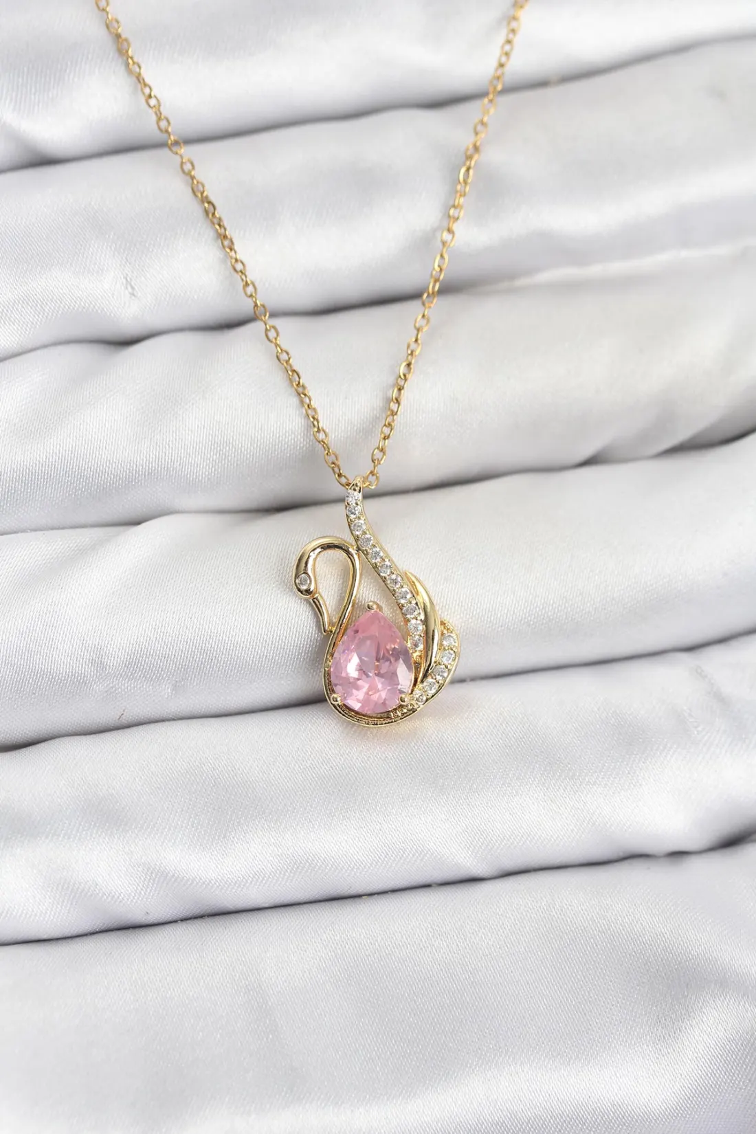 316L Çelik Zincir Gold Renk Pembe Kuğu Model Zirkon Taşlı Kadın Kolye