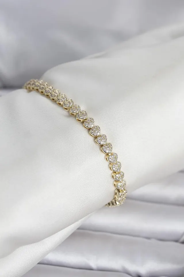 Pirinç Gold Renk Kalp Model Sıralı Zirkon Taşlı Kadın Bileklik