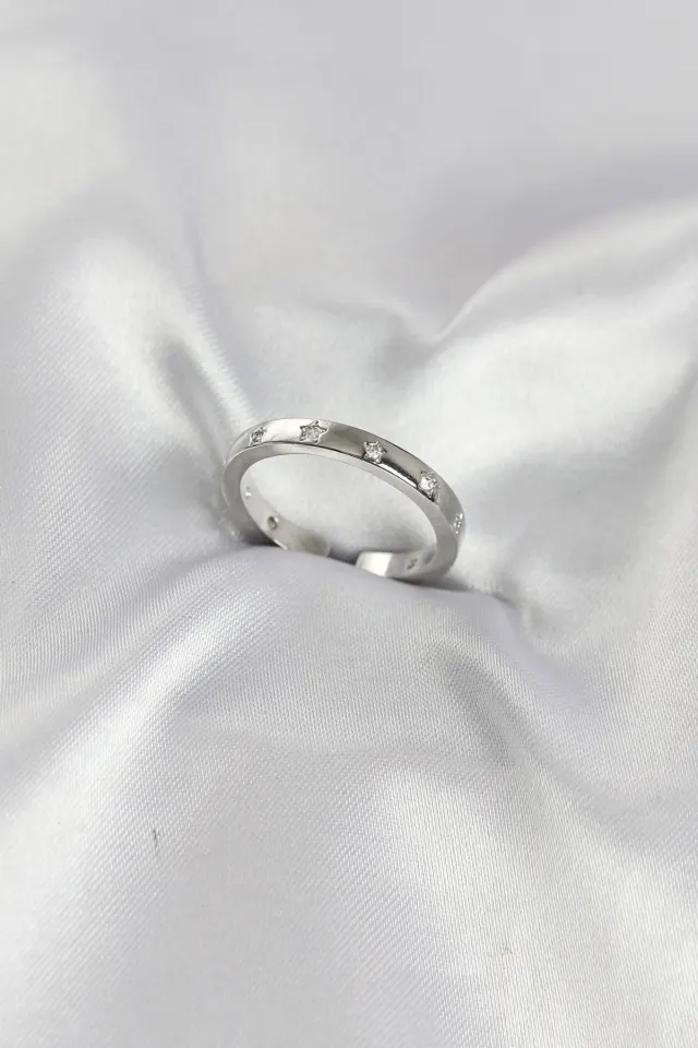 Pirinç Gümüş Renk Yıldız Detaylı Alyans Model Kadın Yüzük